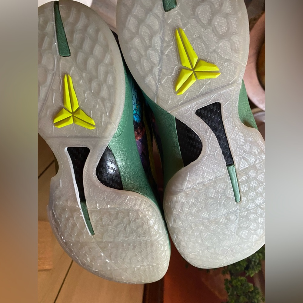Nike shoes - Picture 10 of 11
